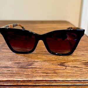 Beautiful stylish Burberry sunglasses! Worn twice.